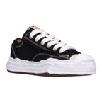LOW TOP SNEAKER
