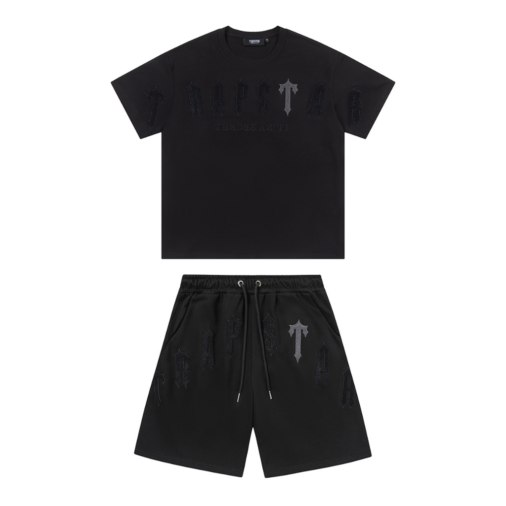 Decoded Arch Triple Black kurzes Set