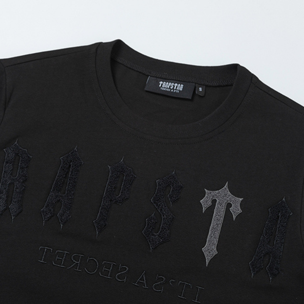 Decoded Arch Triple Black kurzes Set