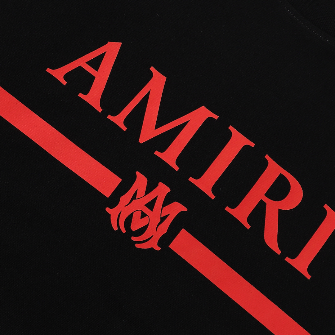 Amr M.A. T-Shirt mit rotem Balken