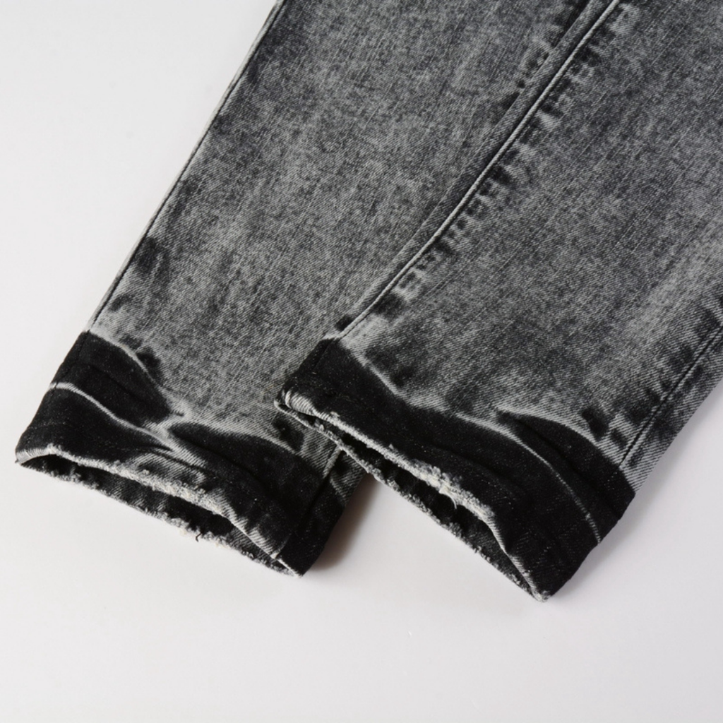 Lila-graue zerrissene Jeans