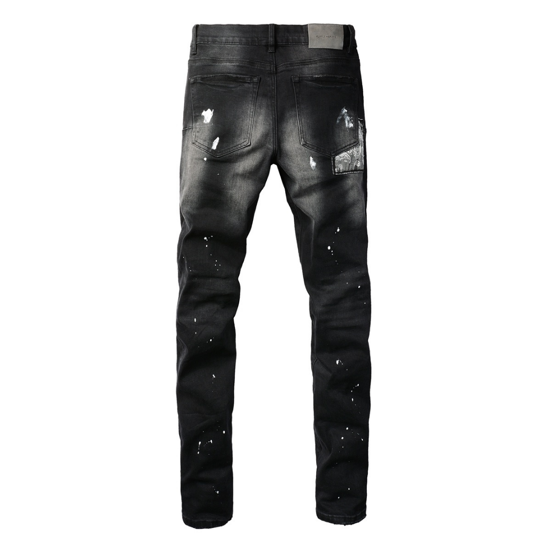Lila Bandana Schwarze Jeans