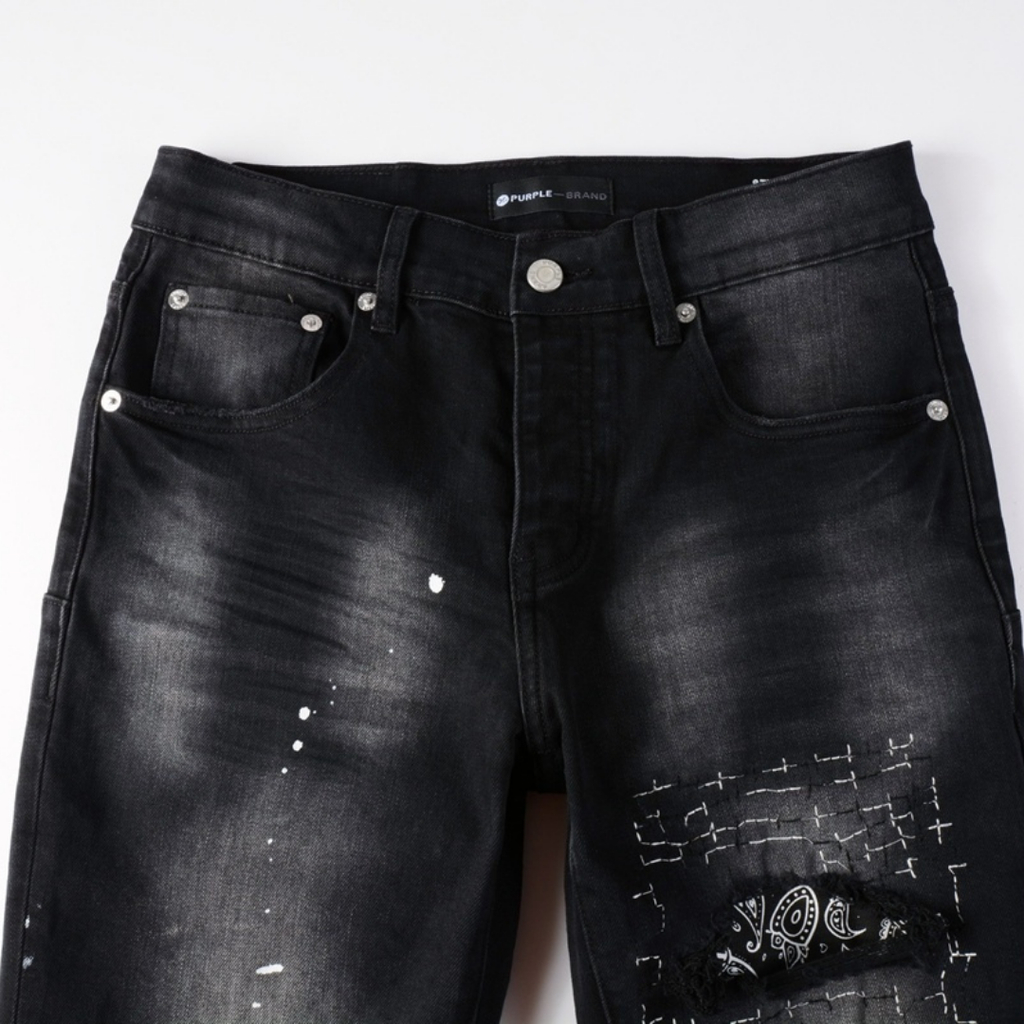 Lila Bandana Schwarze Jeans