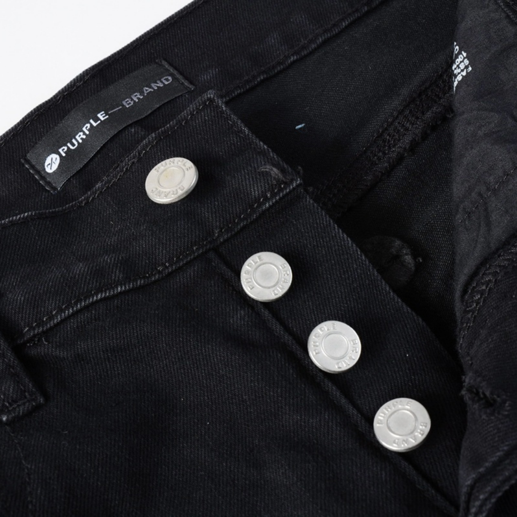 Lila Bandana Schwarze Jeans