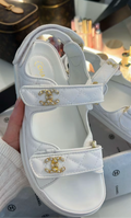 weiße Riemchensandalen