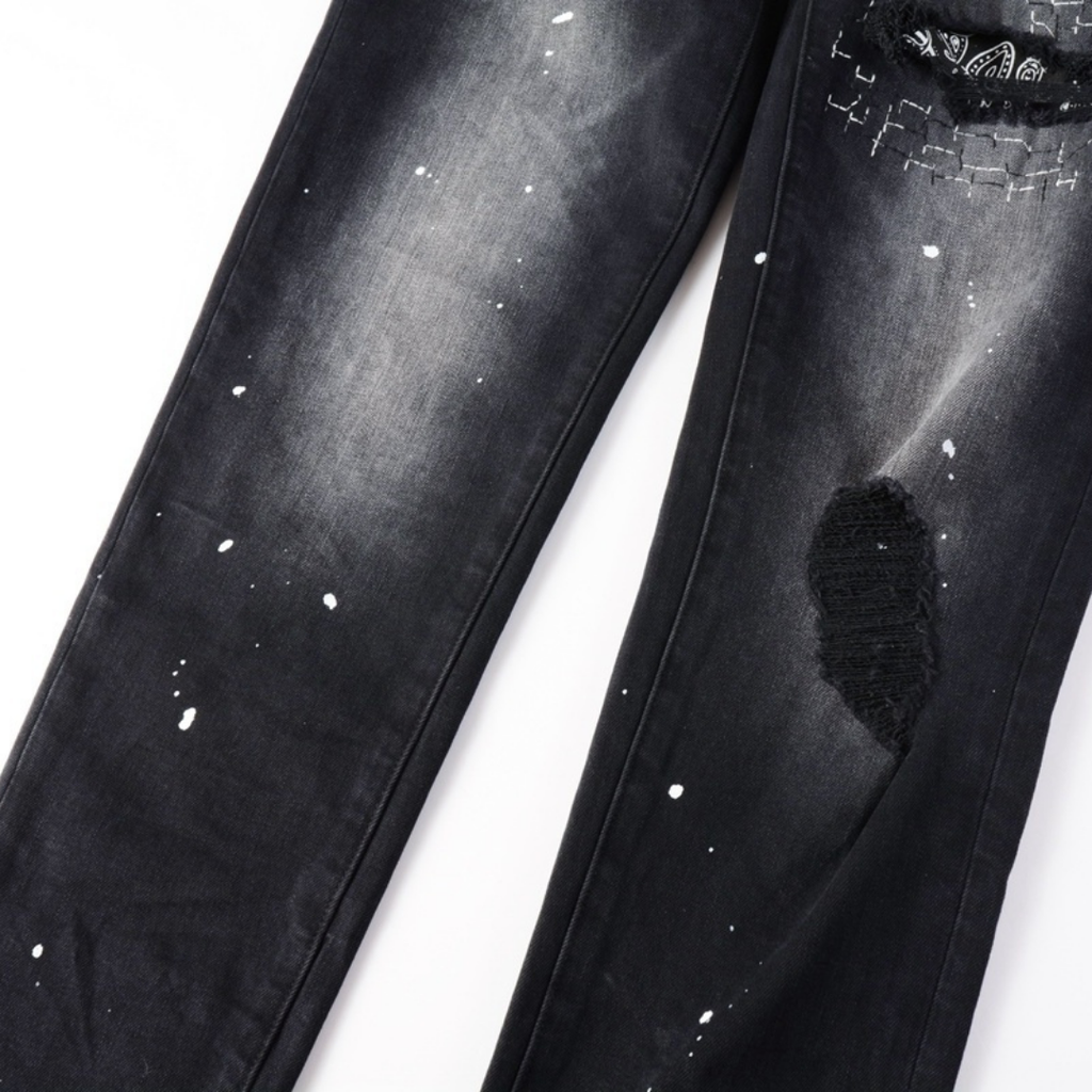 Lila Bandana Schwarze Jeans