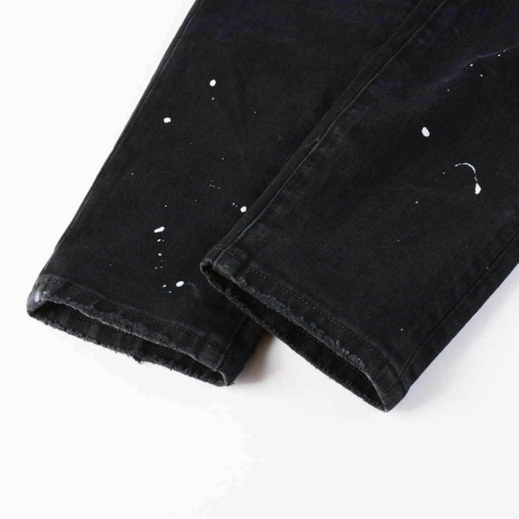 Lila Bandana Schwarze Jeans