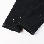 Lila Bandana Schwarze Jeans