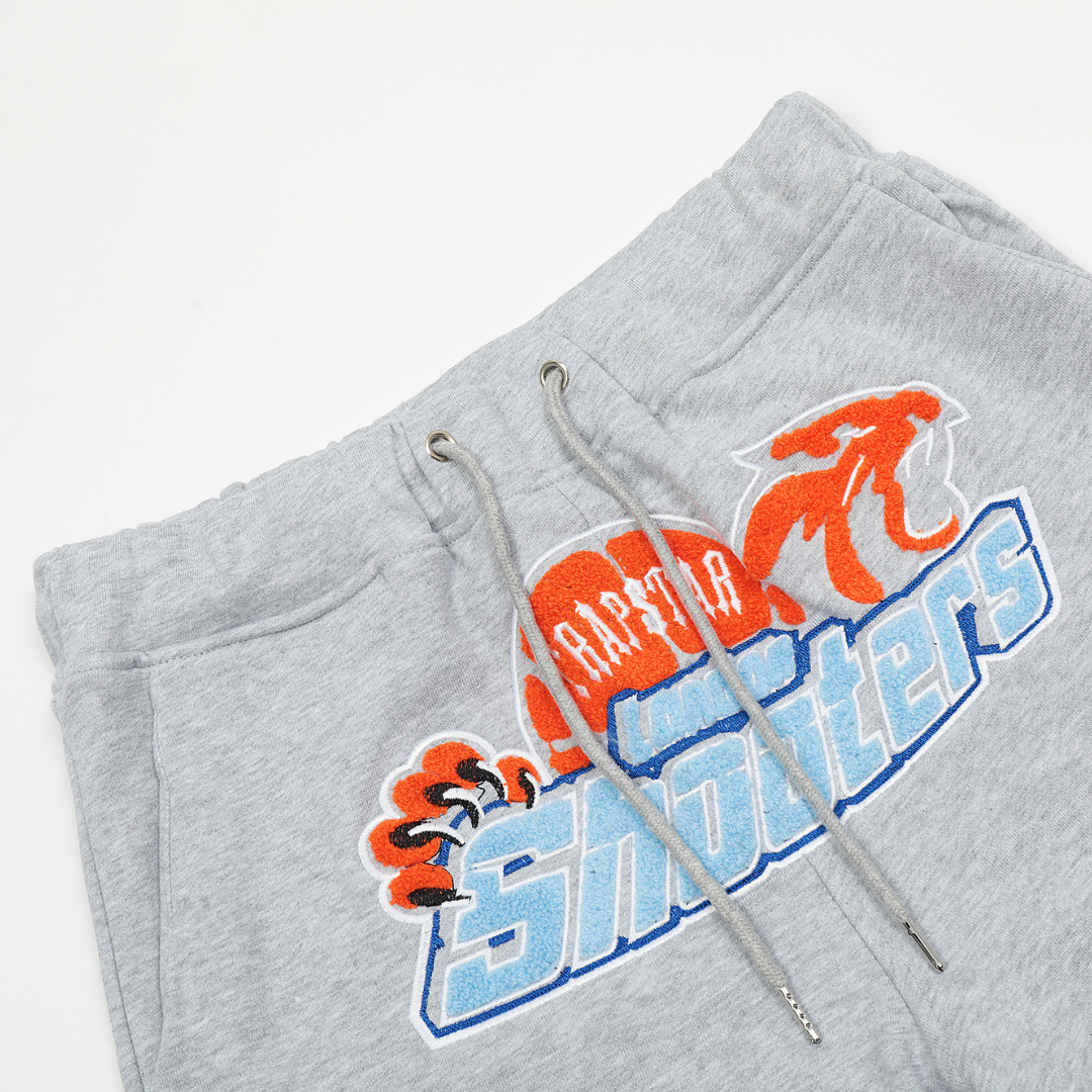 Orangefarbene Shooter-Shorts