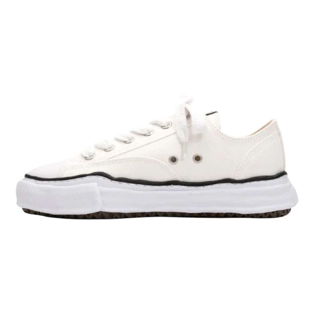 NIEDRIG GESCHNITTENER SNEAKER