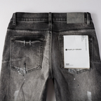 Lila zerrissene Jeans
