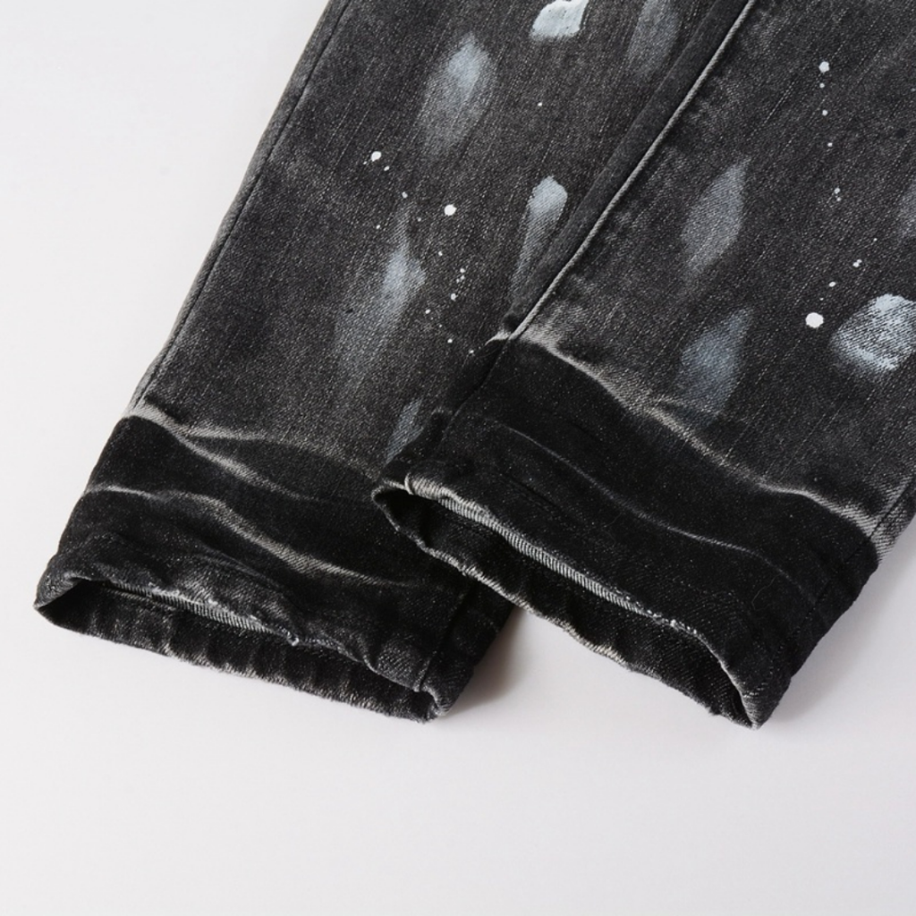Lila zerrissene Jeans