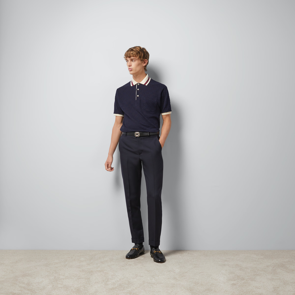 Dunkelblaues Poloshirt