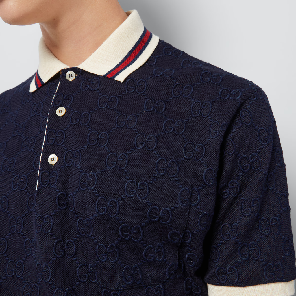 Dunkelblaues Poloshirt