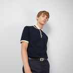 Dunkelblaues Poloshirt