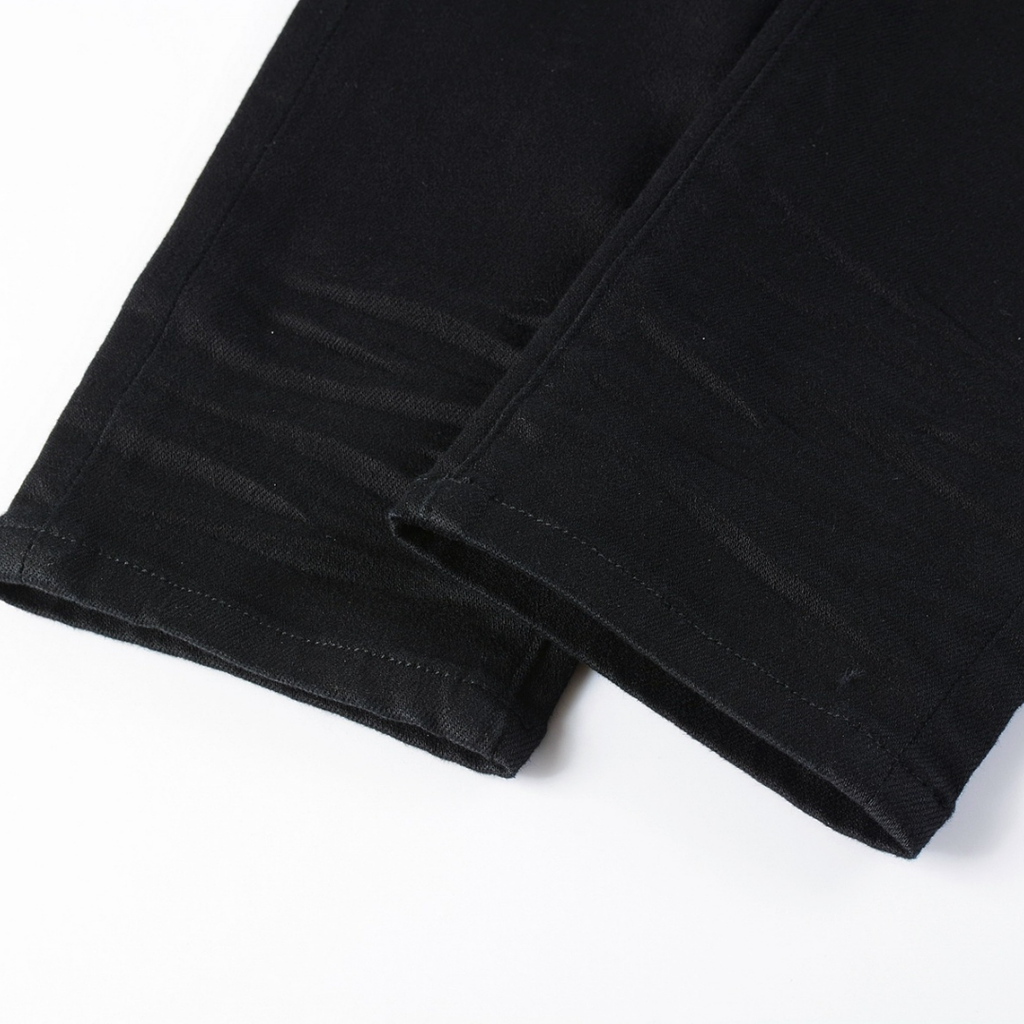Lila Schwarze Zerrissene Jeans