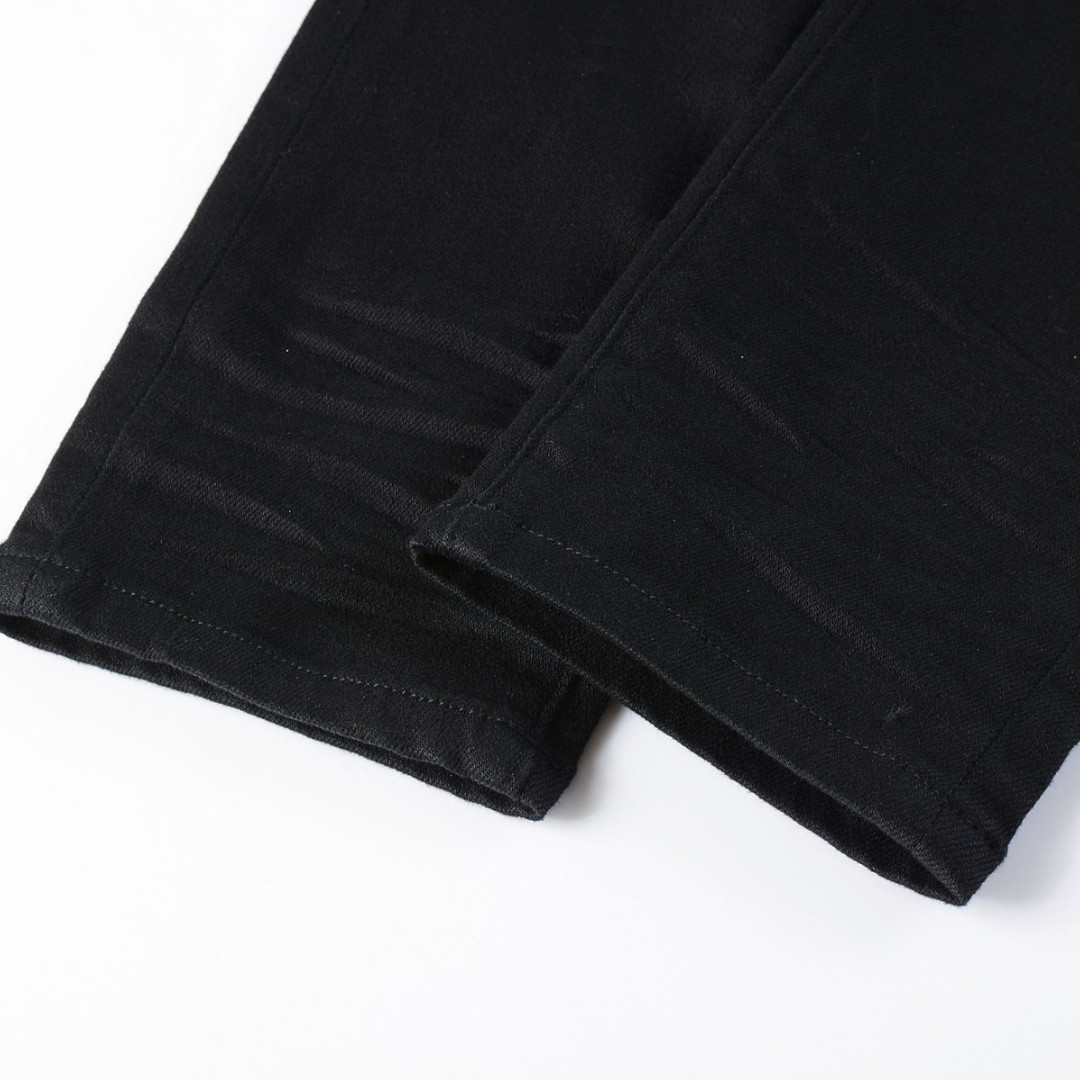 Lila Schwarze Zerrissene Jeans