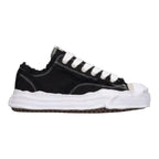 LOW TOP SNEAKER