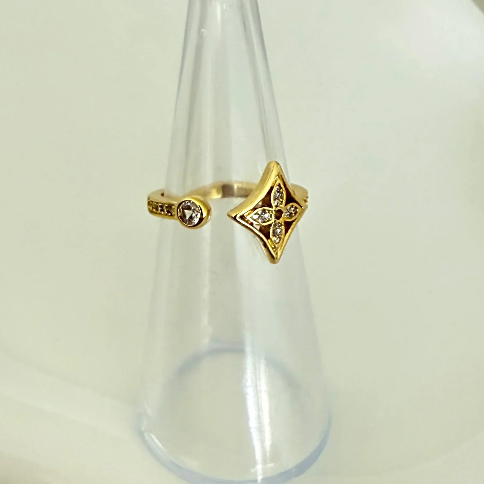 Avi Ring