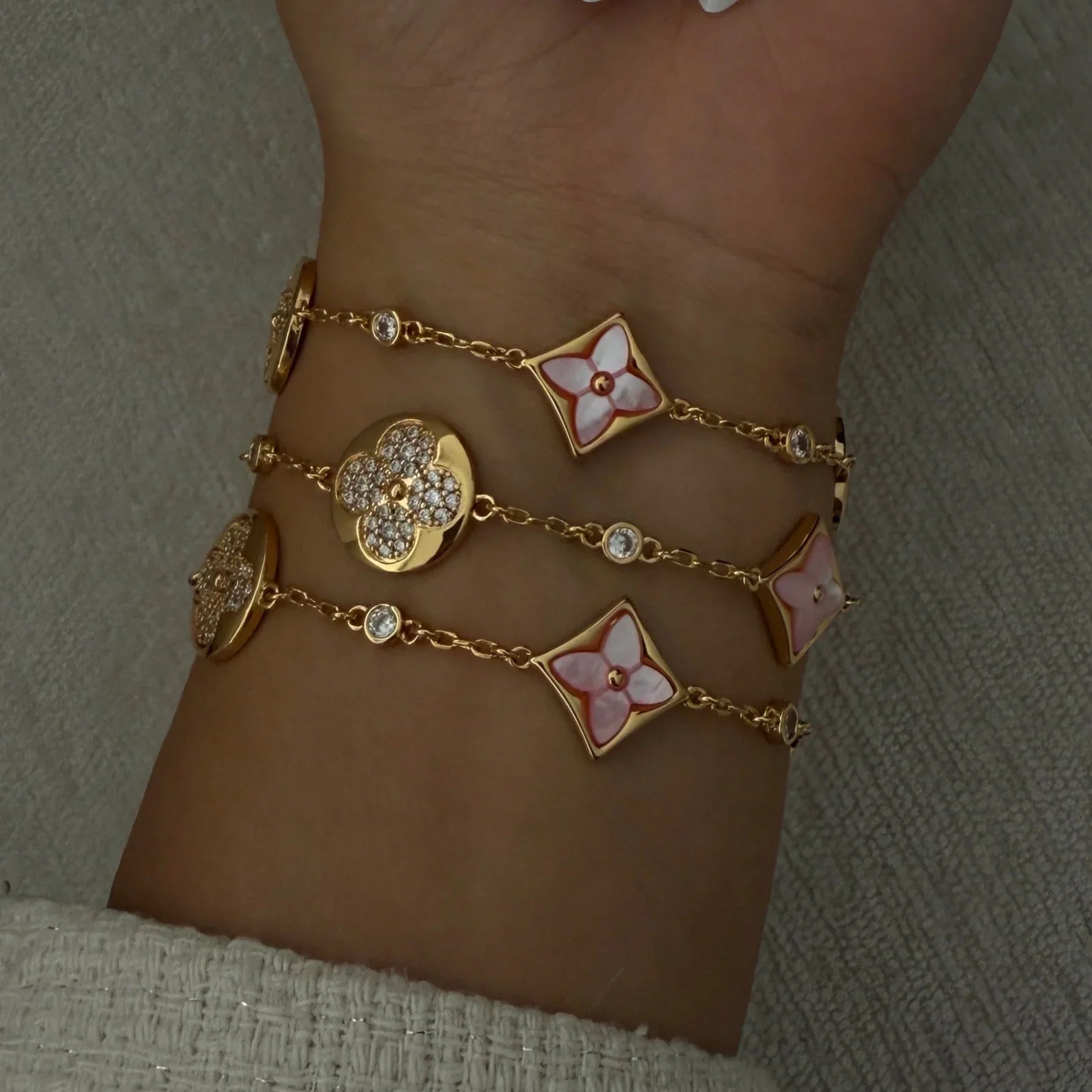 Blumenarmband