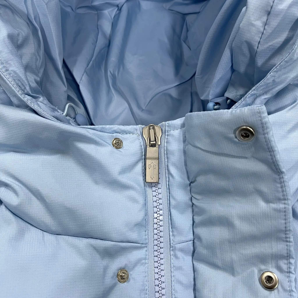 Geheimnisvolle himmelblaue Jacke
