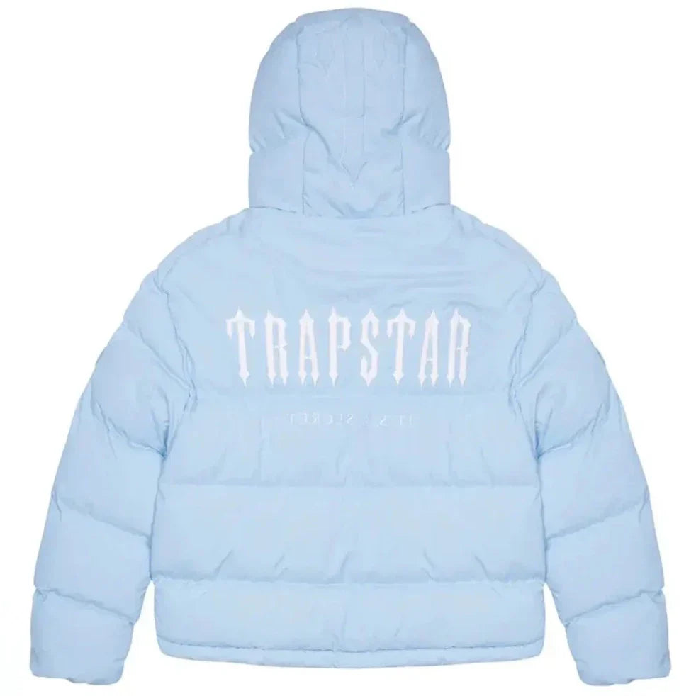 Geheimnisvolle himmelblaue Jacke