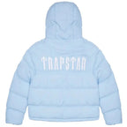 Geheimnisvolle himmelblaue Jacke