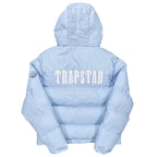 Geheimnisvolle himmelblaue Jacke