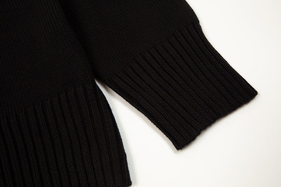 'Heart' - Sweater Black - UNCCENSORED