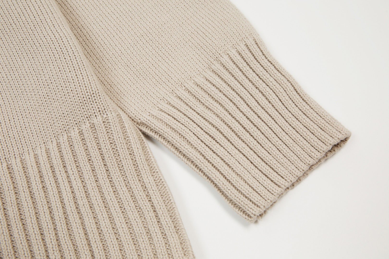 'Heart' - Sweater Cream - UNCCENSORED