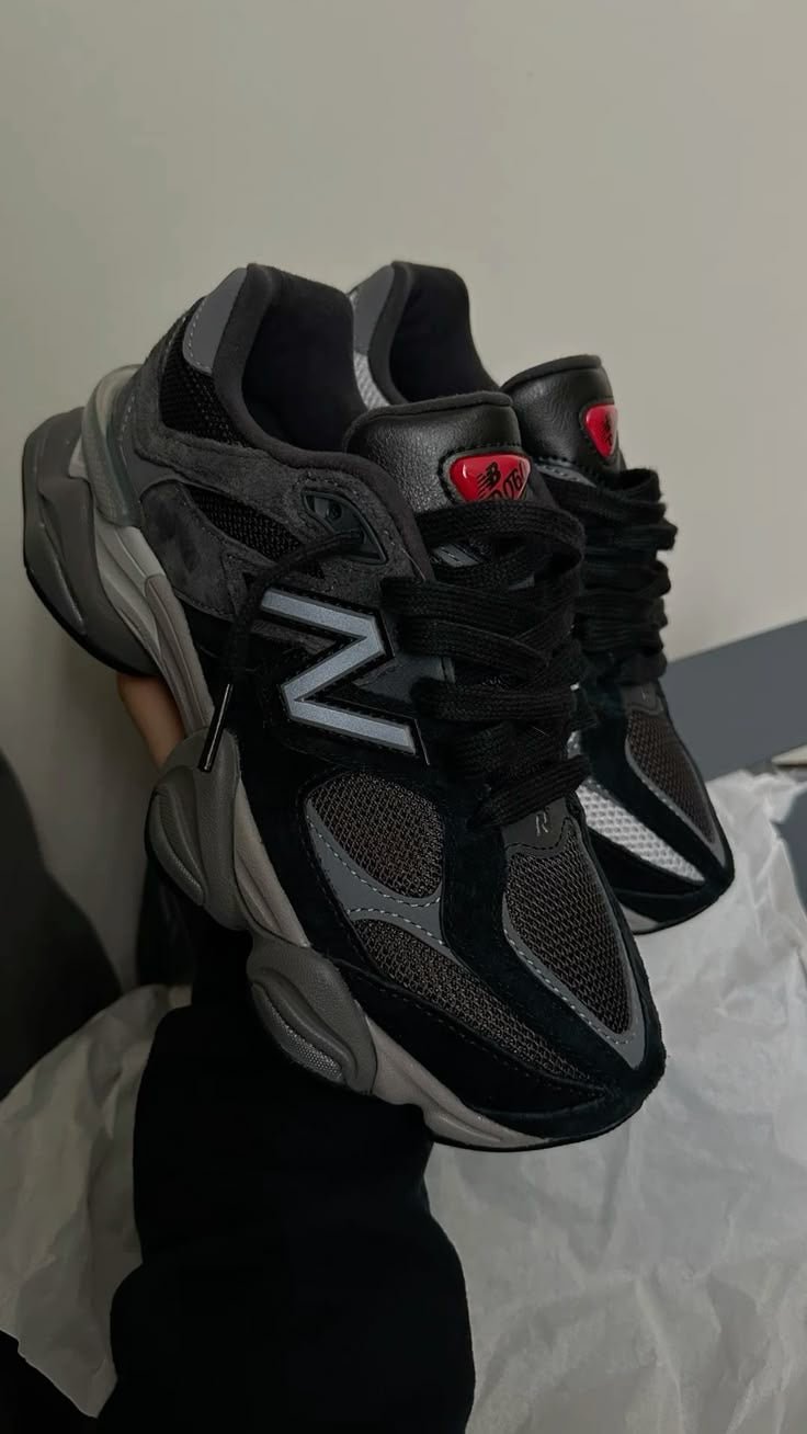 New Balance black - UNCENSORED™