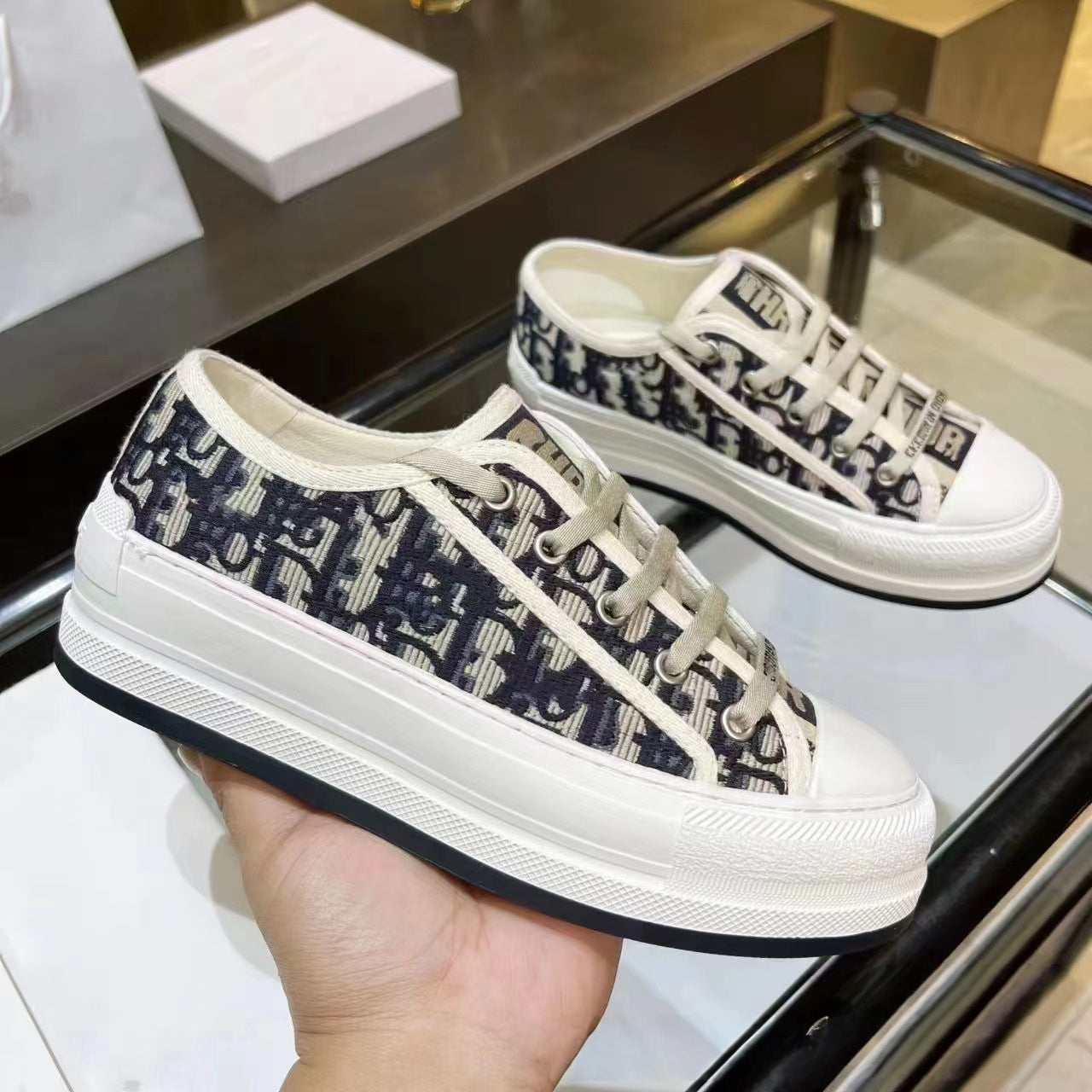 CD Sneaker