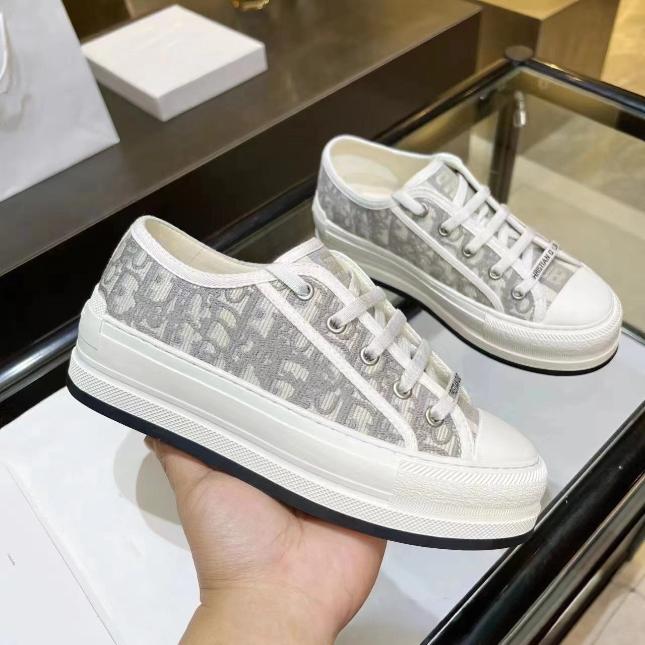 CD Sneaker